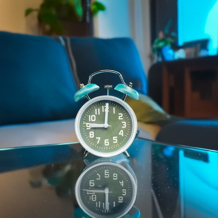 Retro Metal Alarm Clock - Stylish and Functional Decor for Your Home