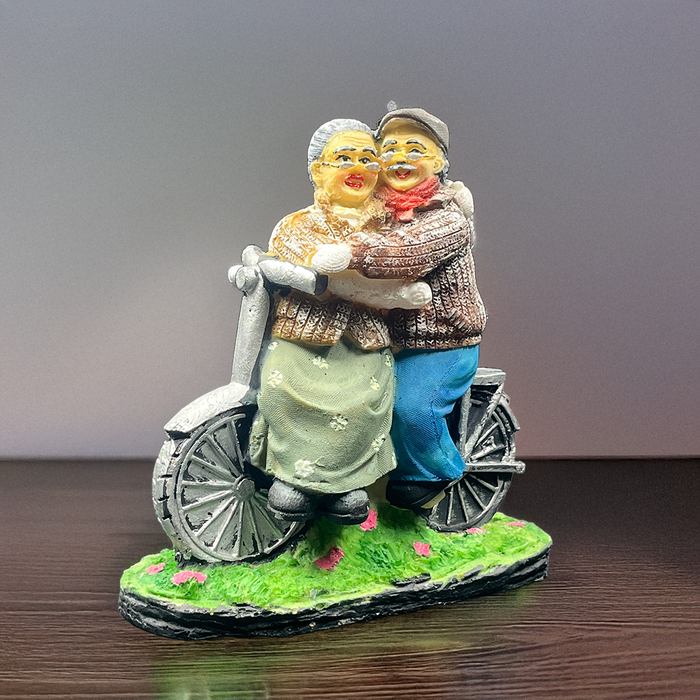 Dil Chahta Hai: Traditional Indian-Style Elderly Couple Bicycle Sculpture – Perfect Anniversary Gift