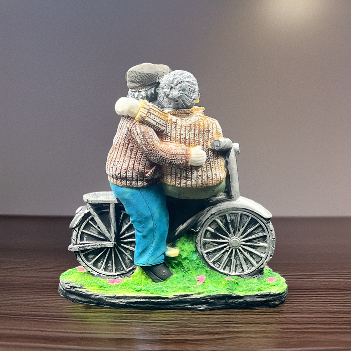 Dil Chahta Hai: Traditional Indian-Style Elderly Couple Bicycle Sculpture – Perfect Anniversary Gift
