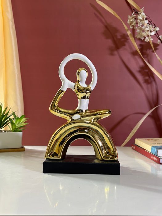 Modern Golden Yoga Figurine – A Stunning Fusion of Art and Serenity