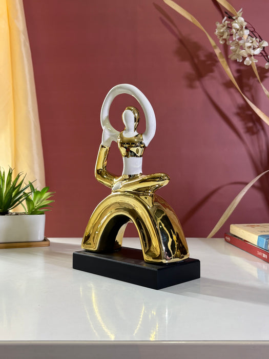 Modern Golden Yoga Figurine – A Stunning Fusion of Art and Serenity